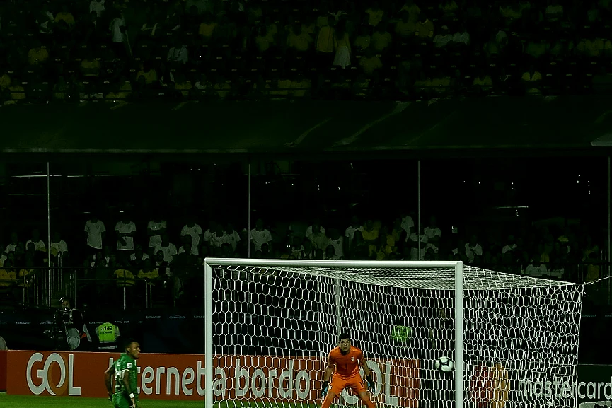青训毕业之后：租借、预备队与一线队入口的三道门槛·门线慢镜